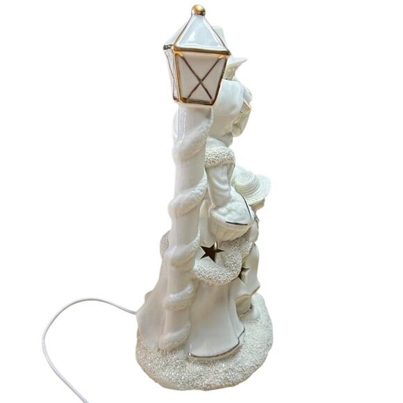 Porcelain Figurine Caroling Family White Spaghetti Porcelain 12 in Lighted - Picture 3 of 5